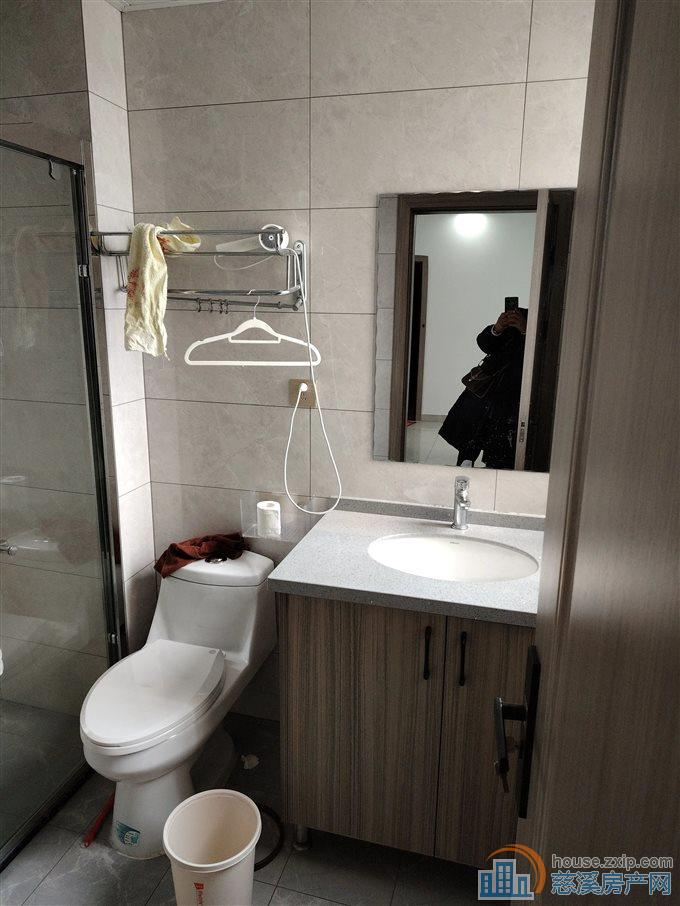 鸣北小区 全新精装 送车位杂物间