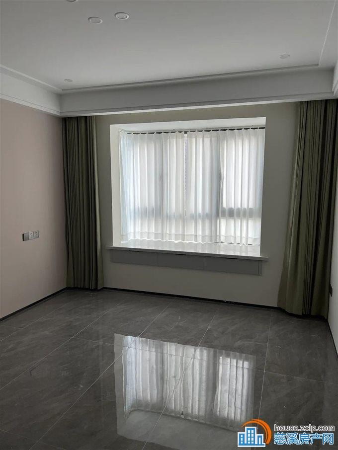 红星天铂佳苑126平166万全新精装修