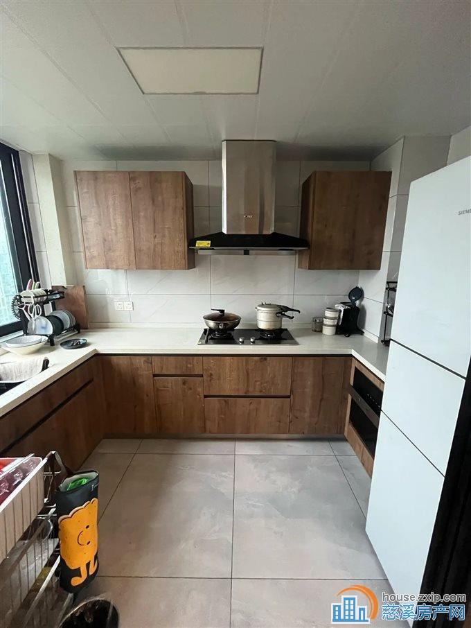 绿城御园 精装141平方310万中上层