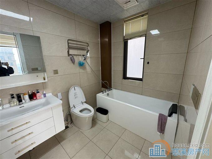 元亨雅园带车位精装修满五唯一 233万