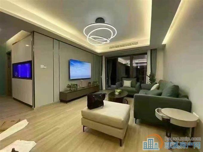 保利俯院江南洋房127平车位精装满两年