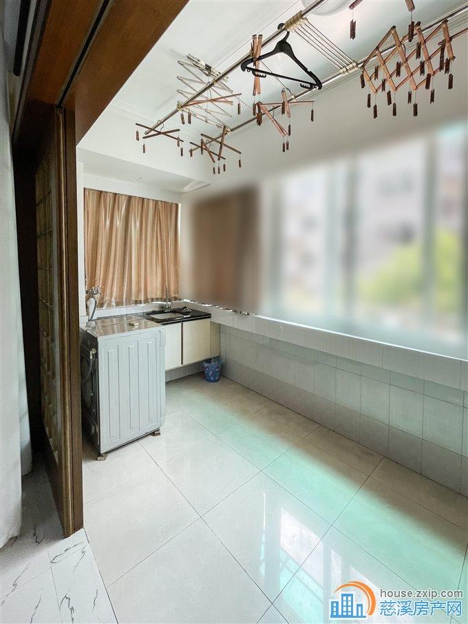 旦山花园144平中间楼层，170万