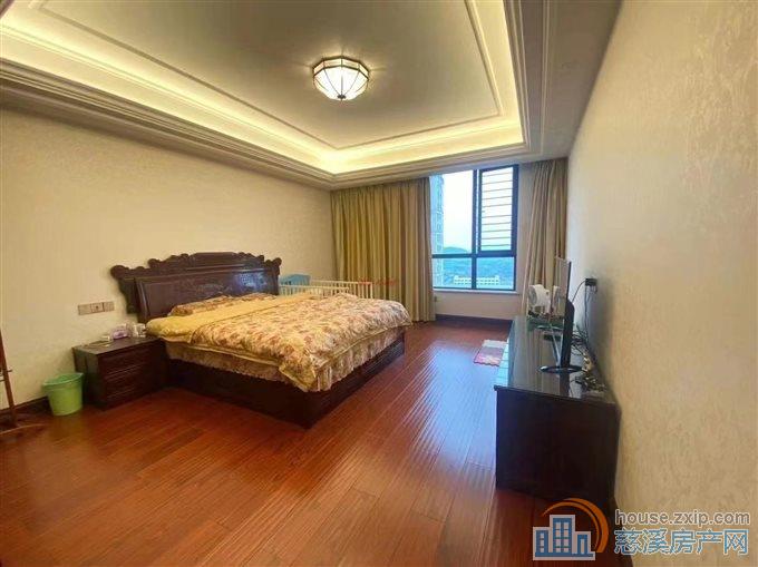 保利二期200平4室2厅3卫精装268万