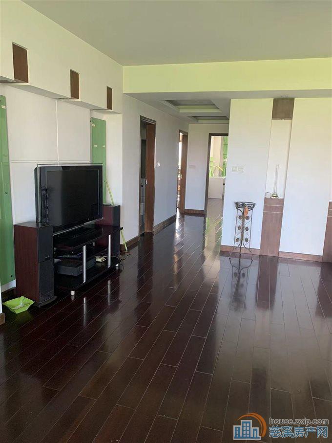 宁都华庭155平三室一厅精装153万