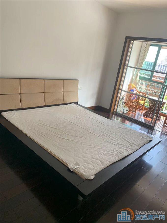 宁都华庭155平三室一厅精装153万