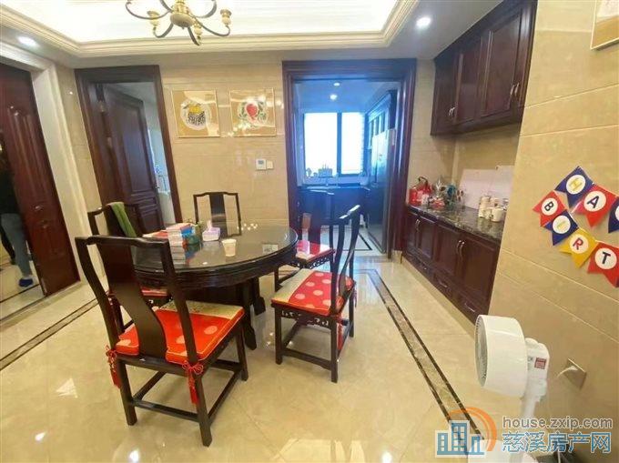 保利二期200平4室2厅3卫精装268万