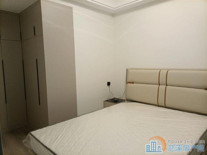 蔚蓝云图 精装未住过 85平方109万