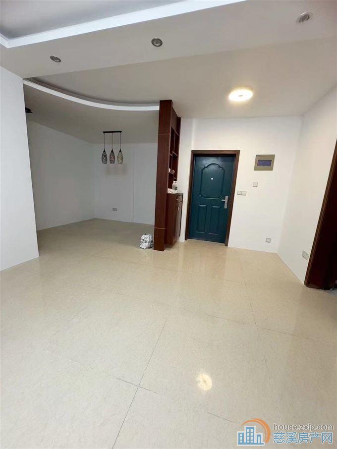 玲珑小区95平102.8万可读书储物间