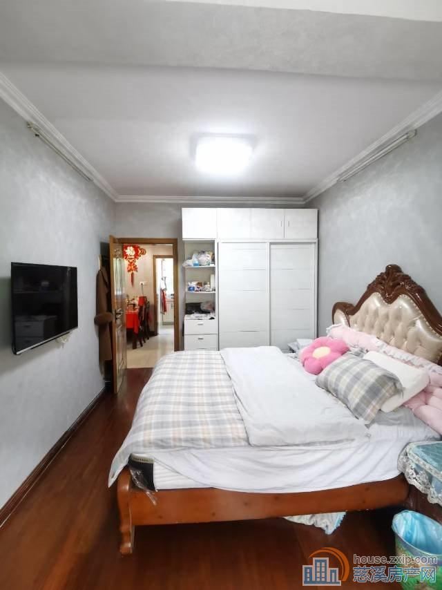 金山新村东区2楼产证面积60平72万