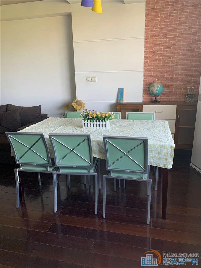 宁都华庭155平三室一厅精装153万