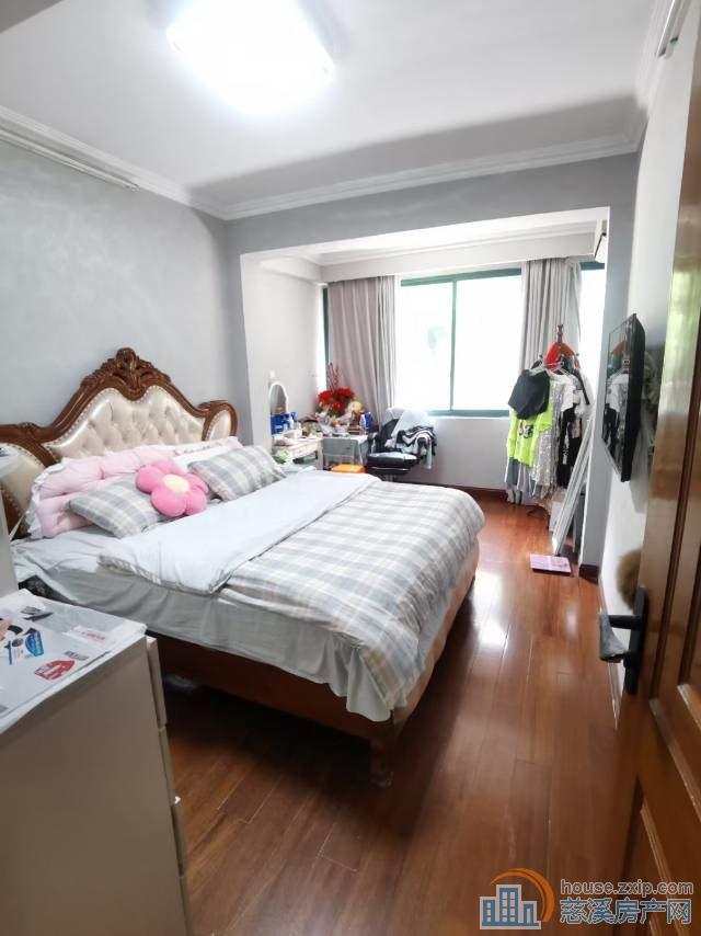 金山新村东区2楼产证面积60平72万