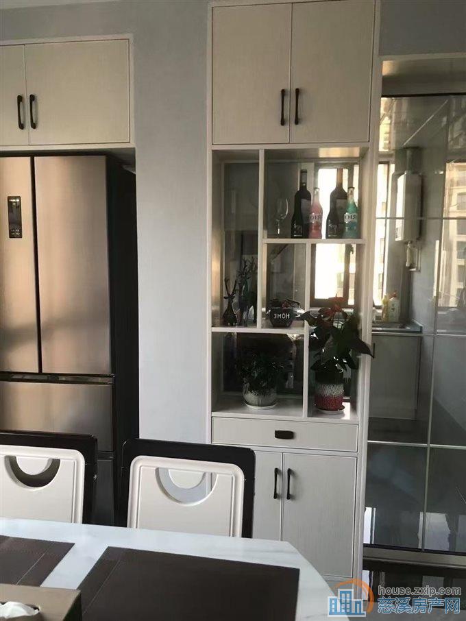 裕嘉小区，东边套，精装，带储藏间