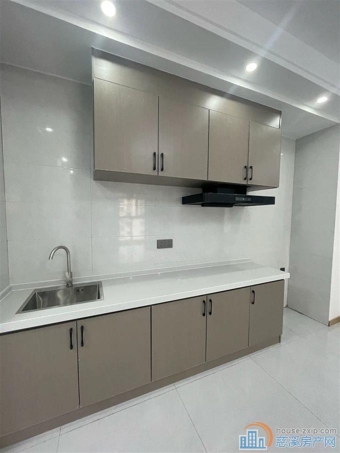 观湖佳苑143平192万带车位杂物间