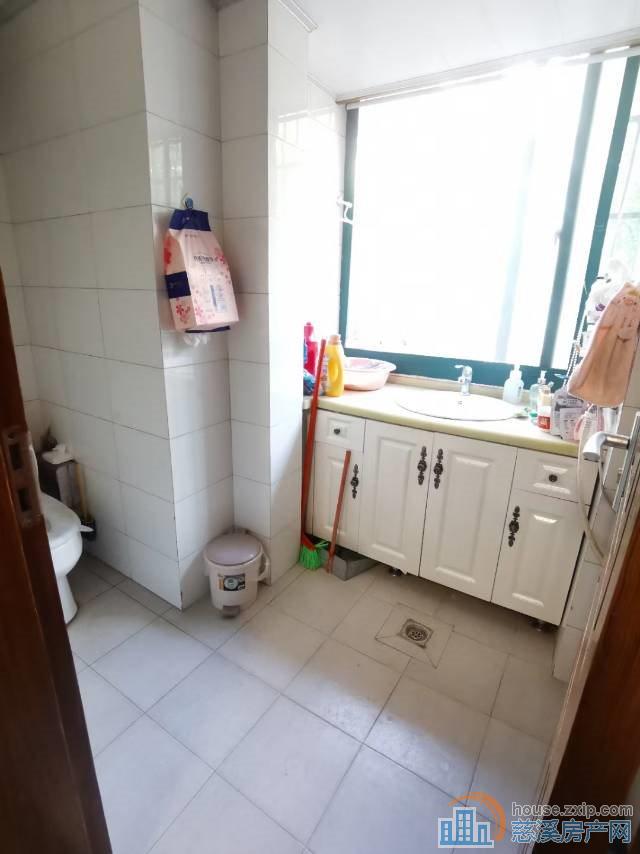 金山新村东区2楼产证面积60平72万