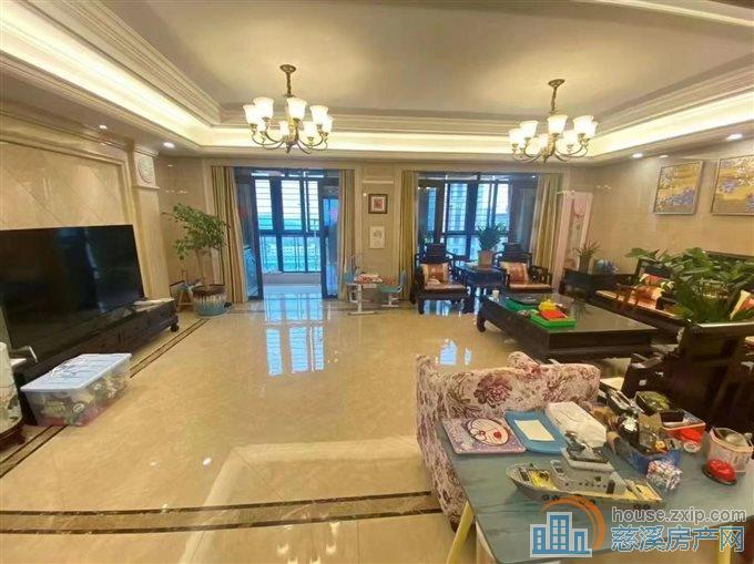 保利二期200平4室2厅3卫精装268万