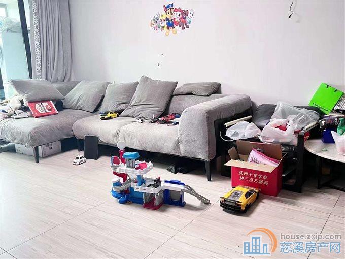 保利三期慈悦湾131平精装140万