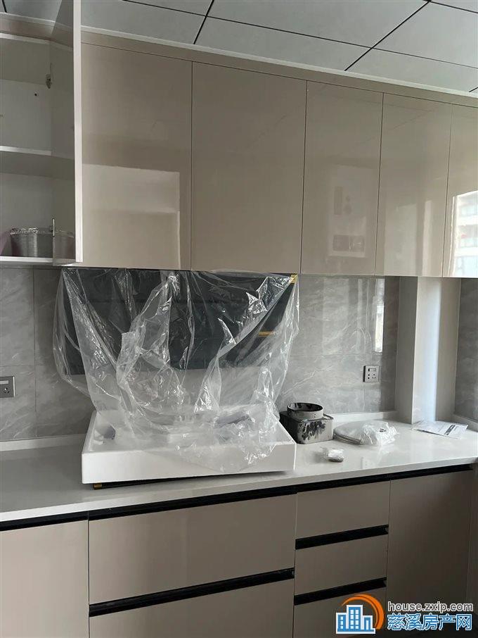 红星天铂佳苑126平166万全新精装修