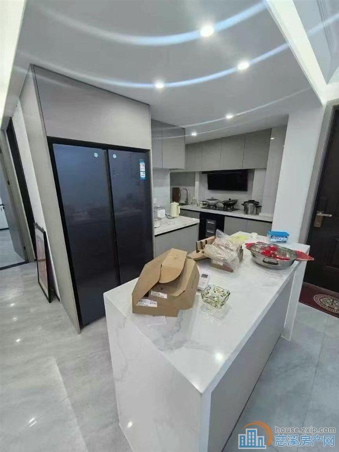 复地二期，位置佳，全天采光 朝南三间