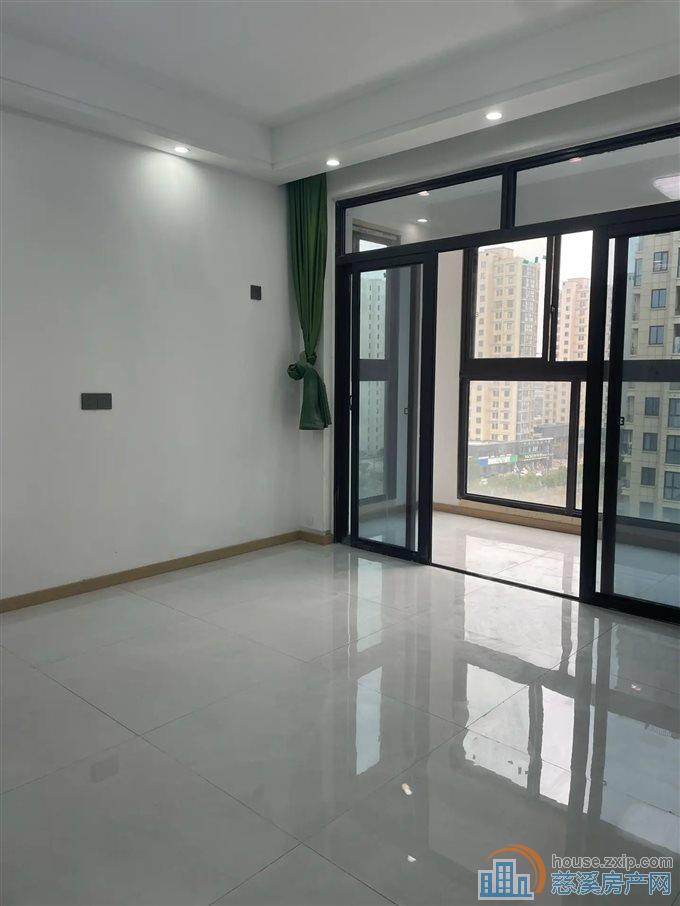 观湖佳苑143平192万带车位杂物间