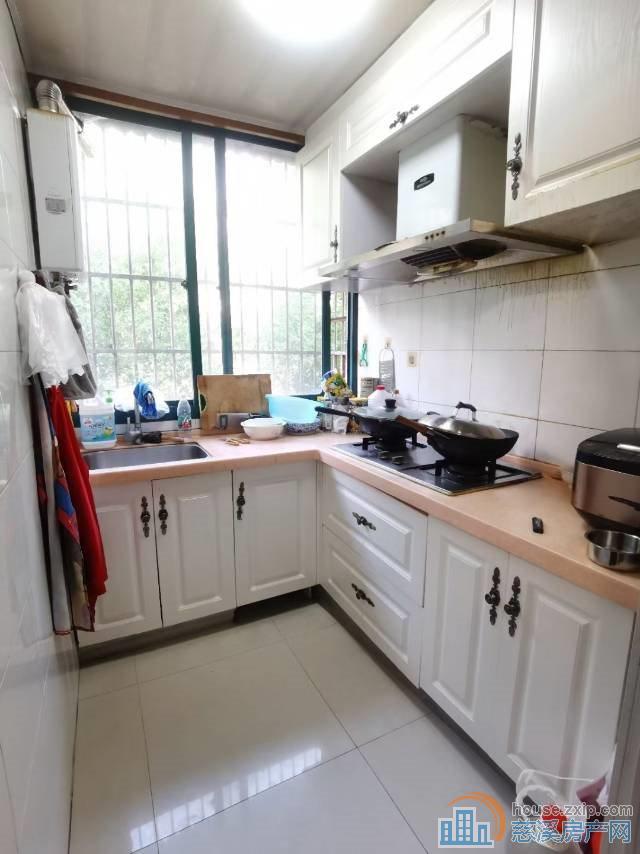 金山新村东区2楼产证面积60平72万