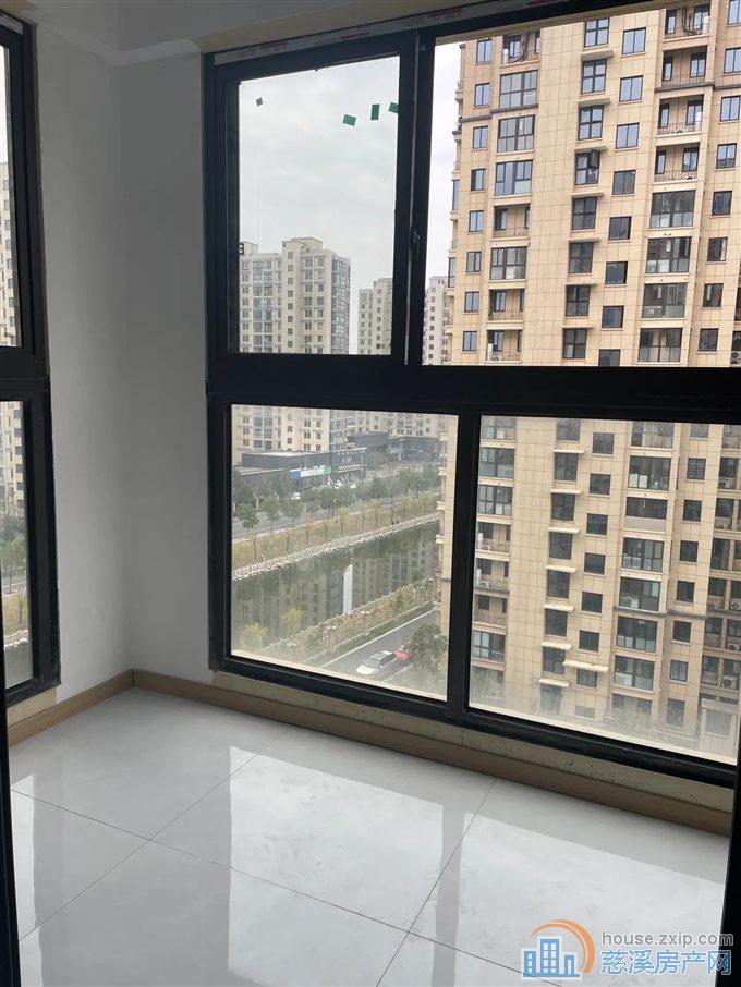 观湖佳苑143平192万带车位杂物间