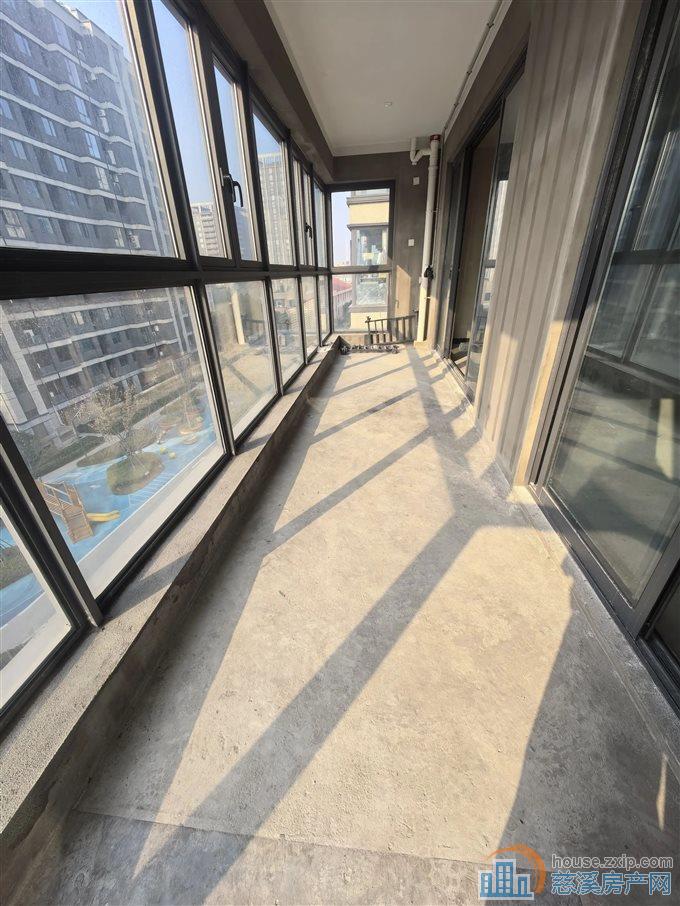 辉逸云庭143.6平300万带车位 