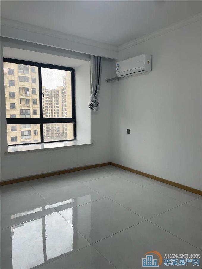 观湖佳苑143平192万带车位杂物间