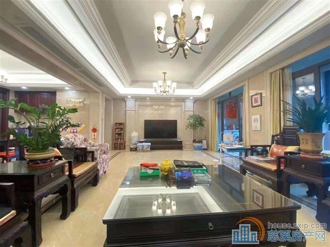 保利二期200平4室2厅3卫精装268万