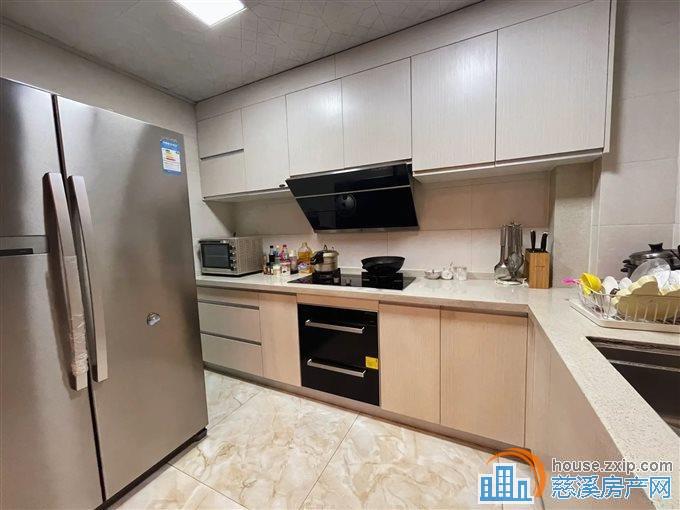 嘉景园 精装 带车位182平205万