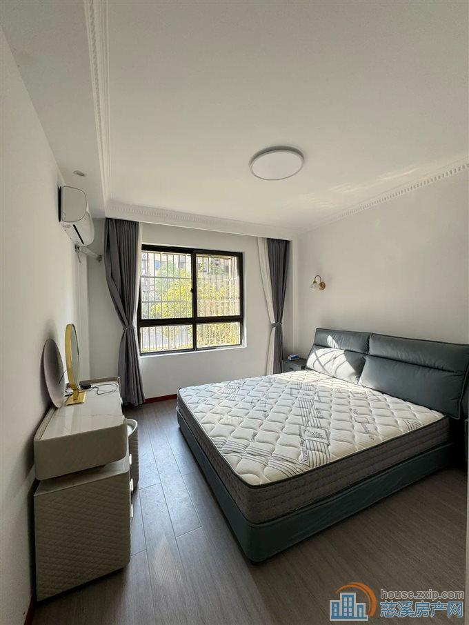 上笆里花苑73平91.8万送车位