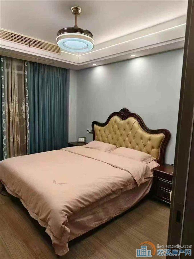 白彭小层豪华装修三室二卫