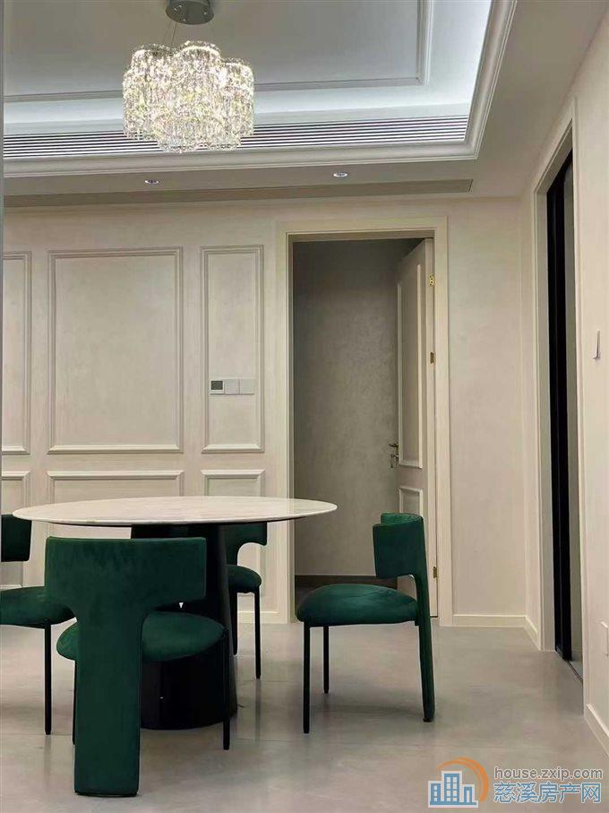 蔚蓝云图电梯洋房95平方法式豪华装修直接