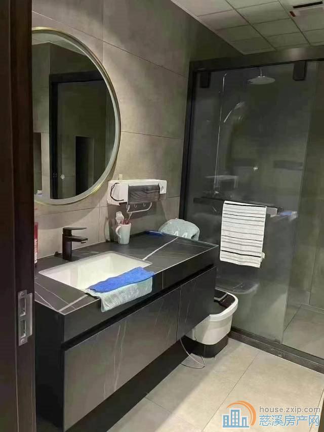 双喜花园.紫园 东边套194车位262万