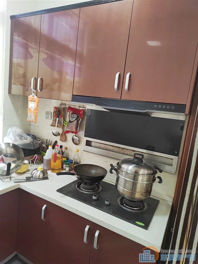 星光家园 一通三楼 精装 东边套 大花园