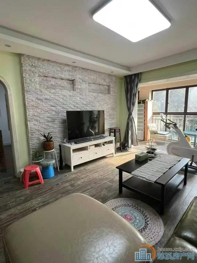 白金湾 144平 前面3阳台+朝北大露台