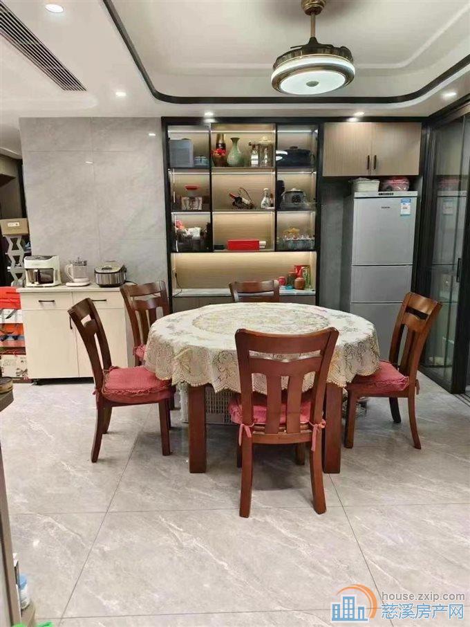 白彭小区好楼层精装122平车位储藏室