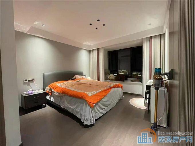 中海湖心半岛花苑三室两厅两卫7200元/