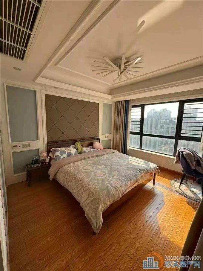  金仕华庭124平黄金楼层全天采光 