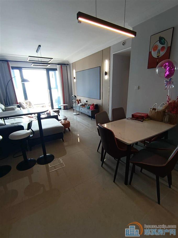 恒大河悦府121平82万配合满二精装