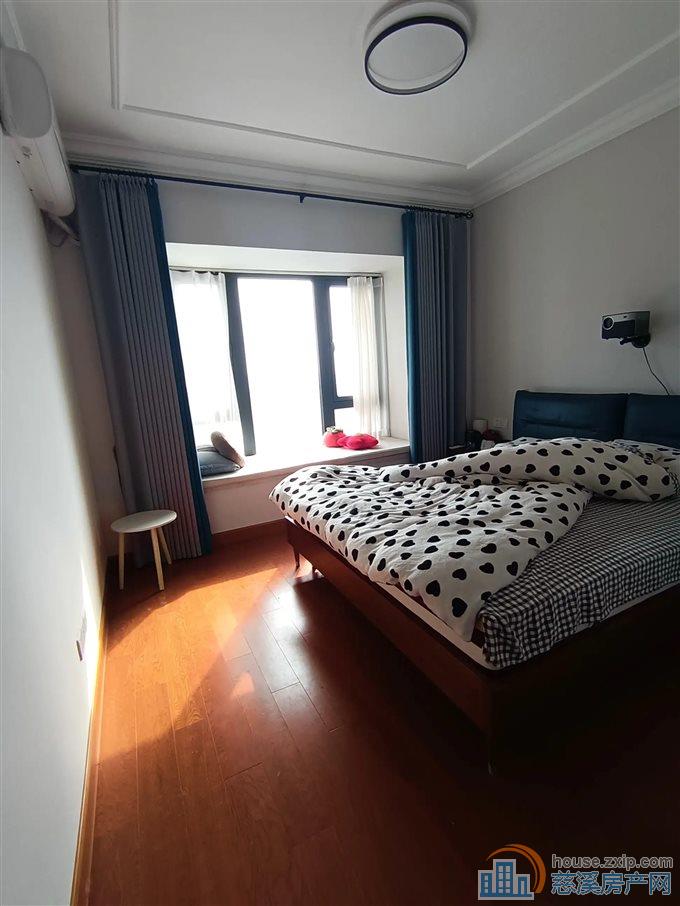 恒大河悦府121平82万配合满二精装