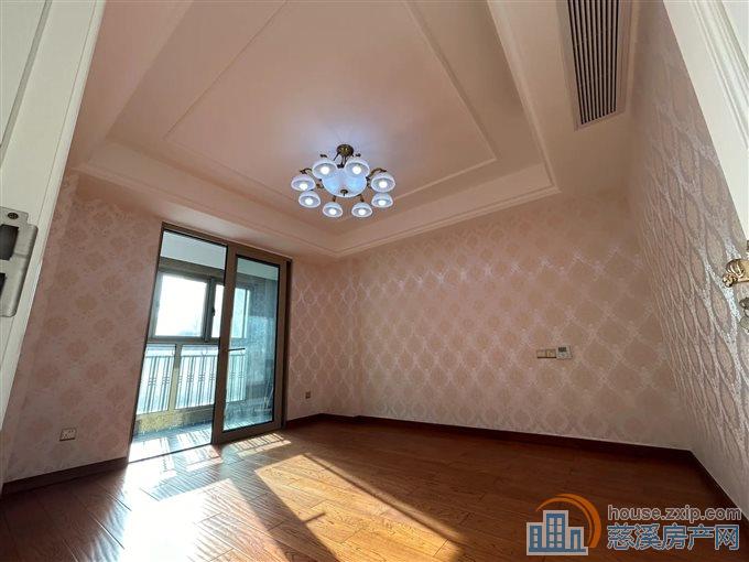 太子湾 婚装9成新 160平 295万