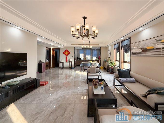 双喜花园 豪装带电梯口车位  满两年