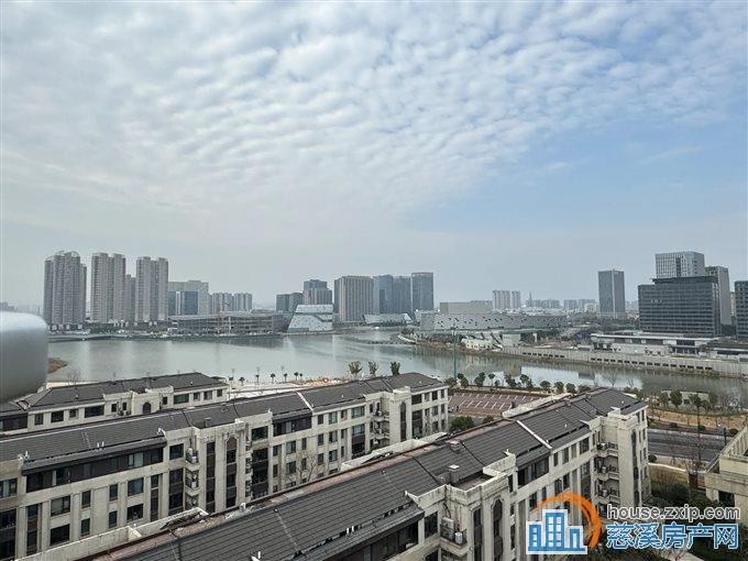 中海湖心半岛 豪装125平方305湖景房