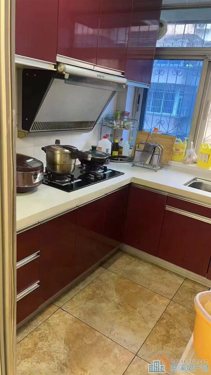 金山东区3楼72平精装2年到加空层