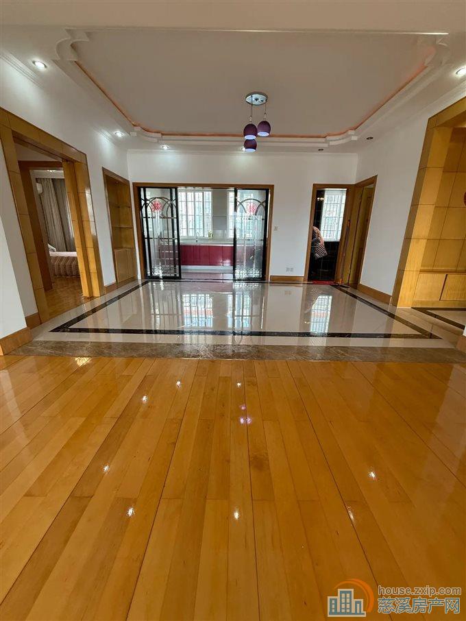 三北公寓四间朝南大车库157平139.8