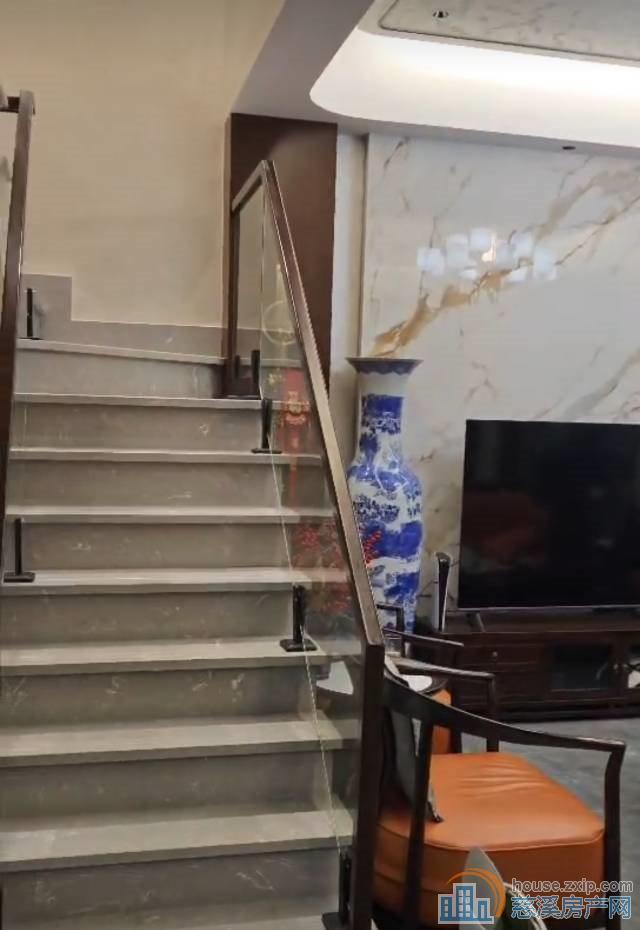 吾悦首府下叠207平豪装390万直