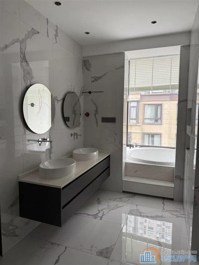 复地御溪雅苑边套别墅精装两个车位680万