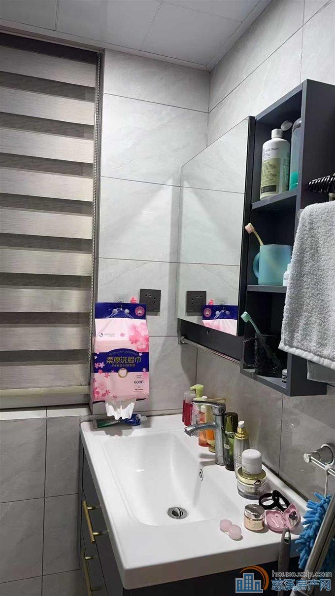 金南小区低楼层两室精装修直接房源带储藏间