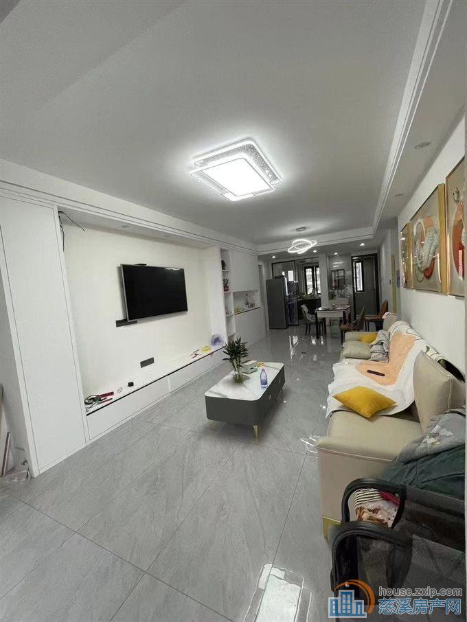 天铂佳苑110平特价108万精装好楼层