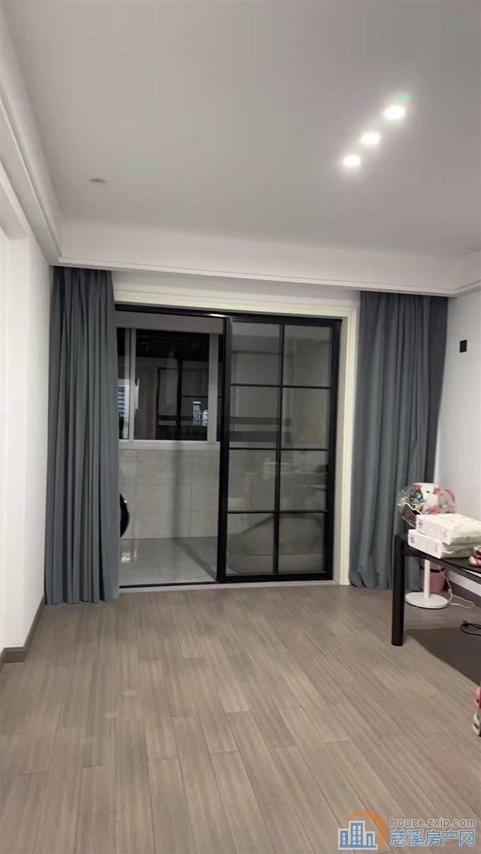 金南小区低楼层两室精装修直接房源带储藏间